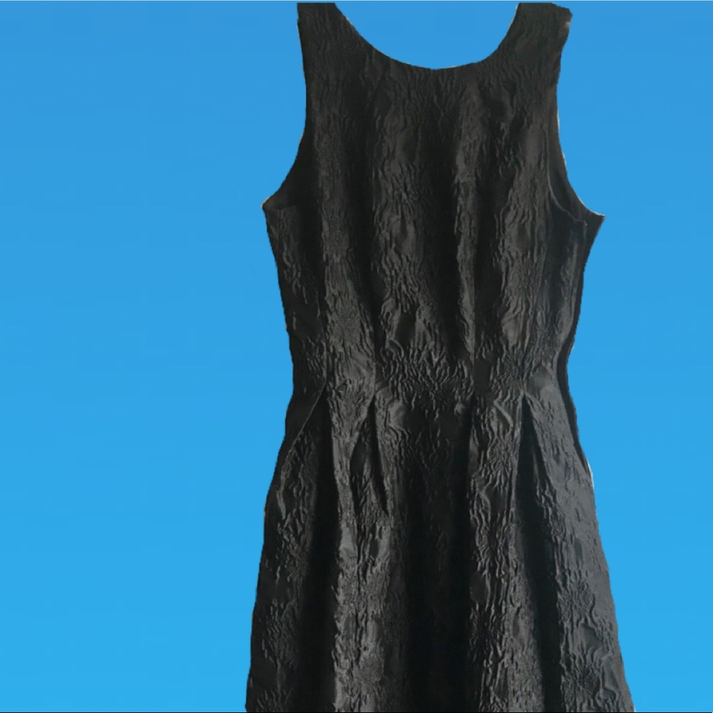 2/$18 💚 Black, A- line couture open back dress